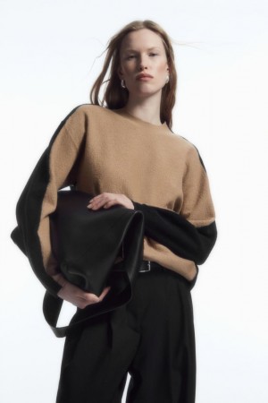 Dark Beige / Black Cos Two-tone Boiled Merino Wool Sweater | IRCHE3605