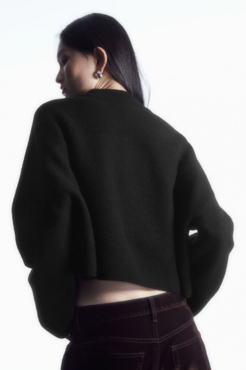 Black Cos Cropped V-neck Wool Sweater | NPYDR1248