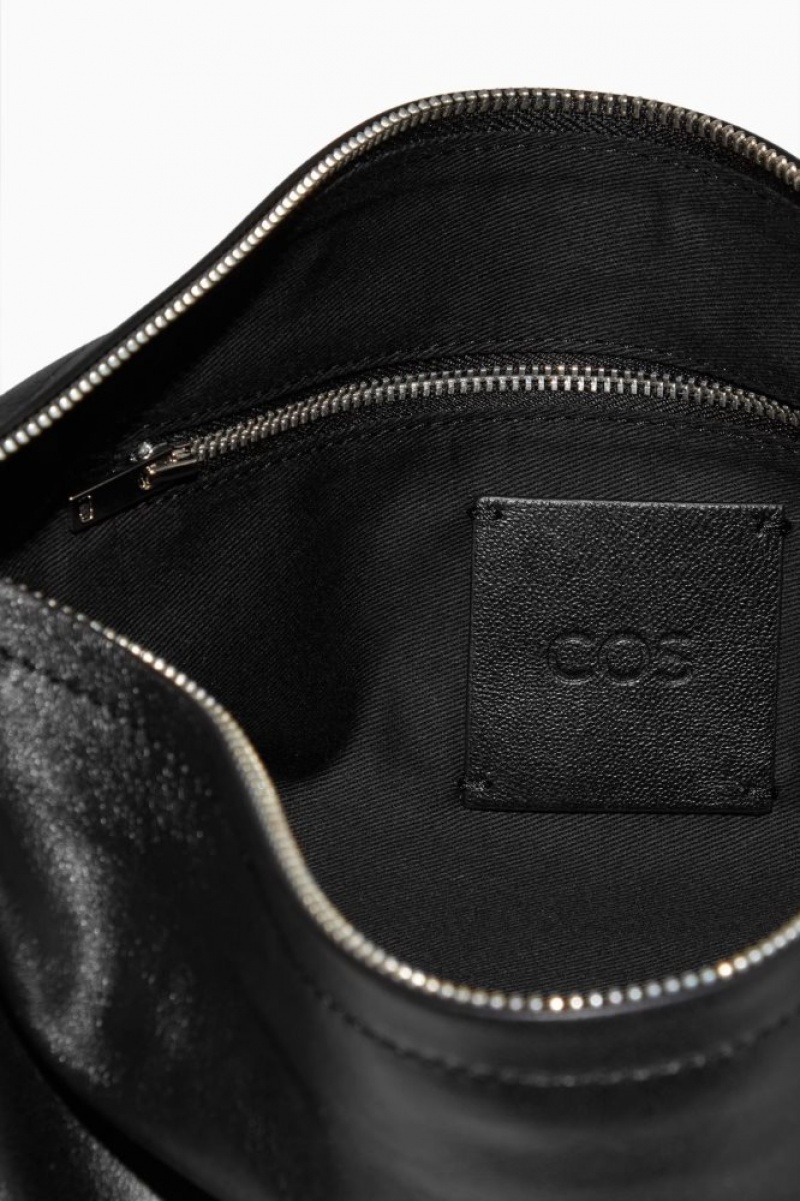 Black Cos Gathered Crossbody Leather | OCFXV5368