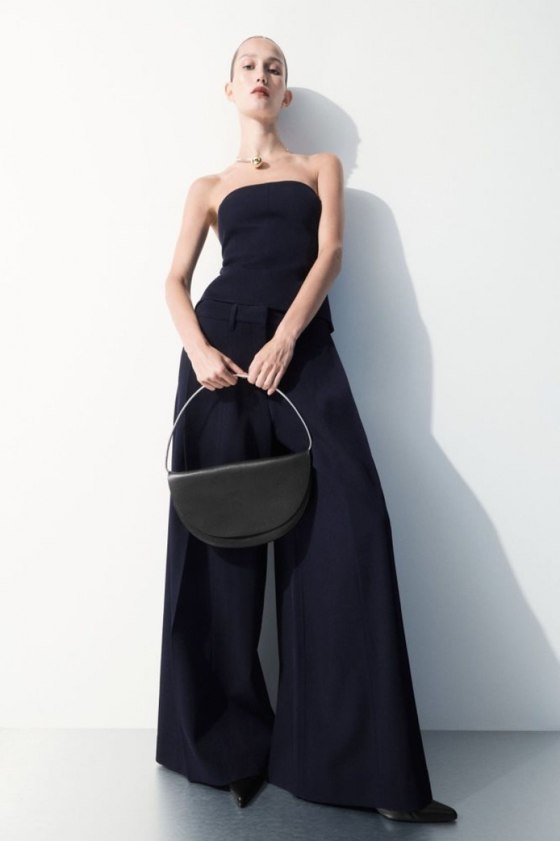 Black Cos The Halo Leather Saddle Bag | PETUH8205