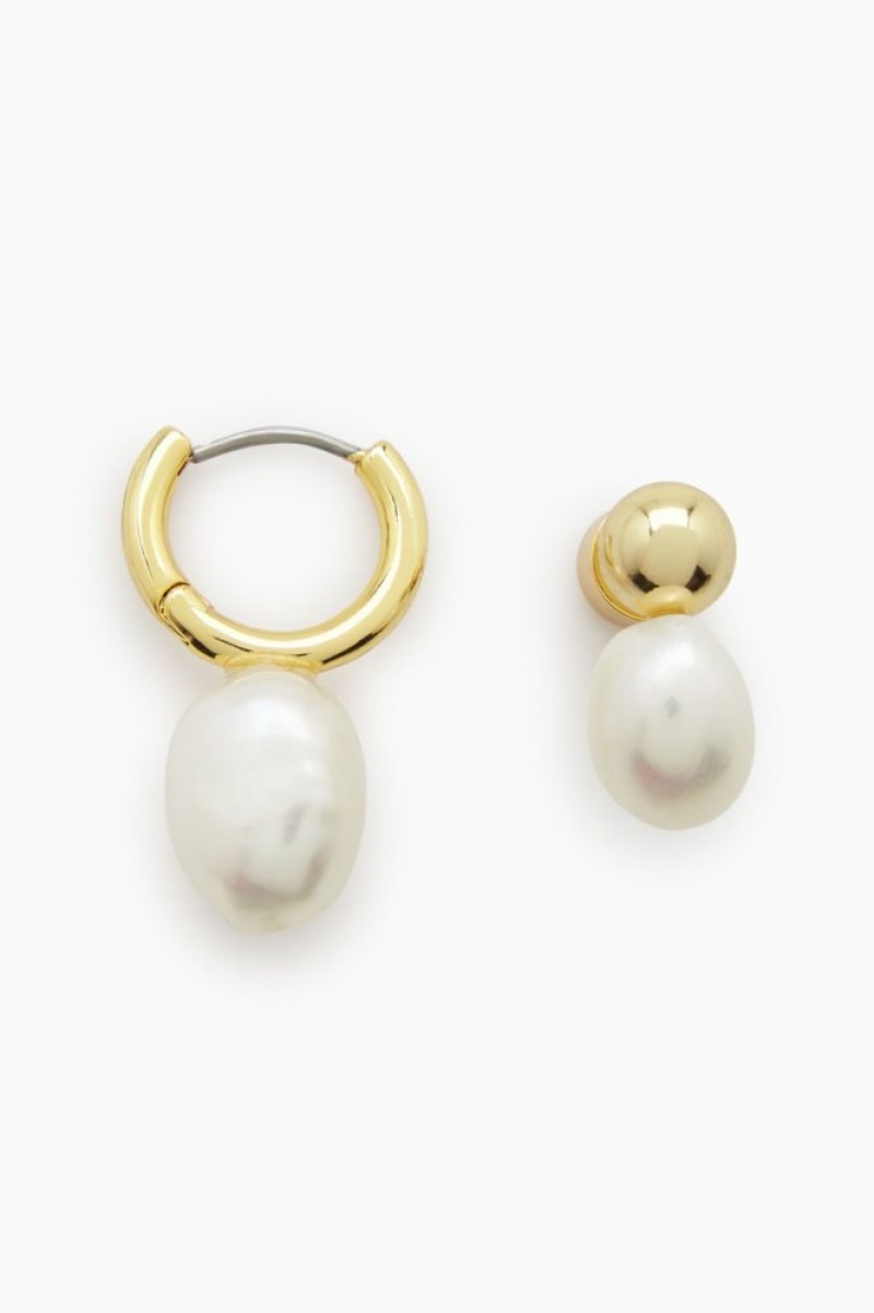 Gold Cos Mismatched Pearl Earrings | LRFQZ0357