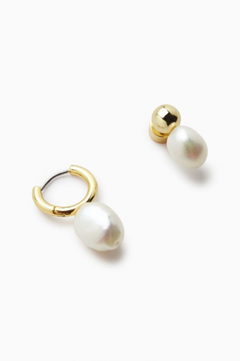 Gold Cos Mismatched Pearl Earrings | LRFQZ0357